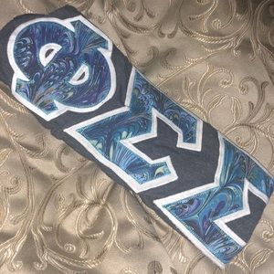 XS Phi Sigma Sigma Stitched V-Neck